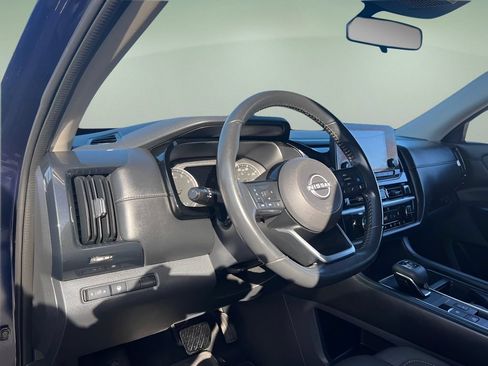 Used 2022 Nissan Pathfinder SV FWD image 11