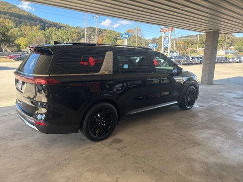 Used 2024 Kia Carnival SX image 4