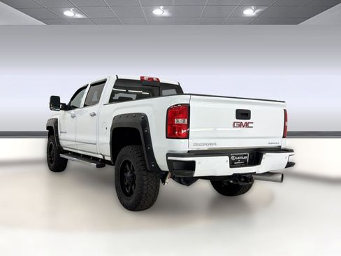 Used 2019 GMC Sierra 2500 Denali w/ Duramax Plus Package AWD/4WD image 3