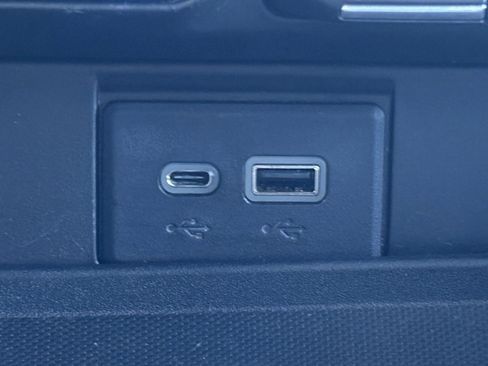 Used 2021 Chevrolet Suburban Premier w/ Premium Package image 6