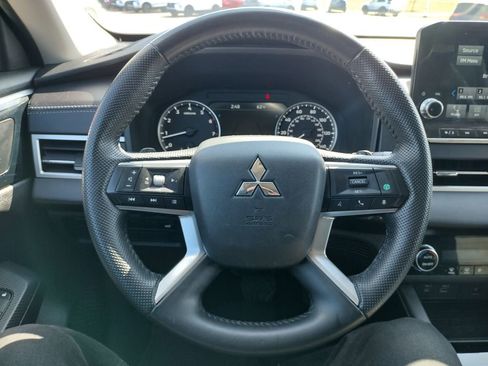 Used 2022 Mitsubishi Outlander SE image 22