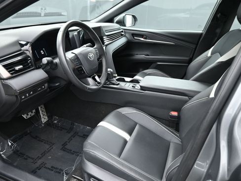 Used 2025 Toyota Camry SE FWD image 12
