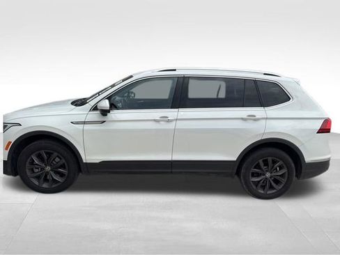 Used 2022 Volkswagen Tiguan SE AWD/4WD image 2