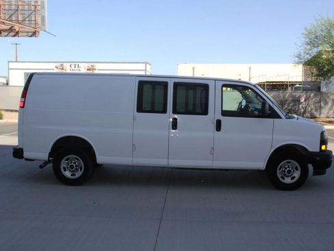 Used 2023 GMC Savana 2500 Extended w/ Driver Convenience Package image 4