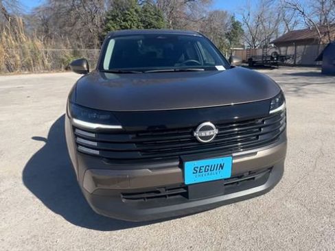 Used 2025 Nissan Kicks SV w/ Charging Package image 3