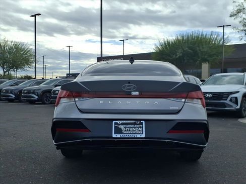 Certified 2025 Hyundai Elantra Limited image 5