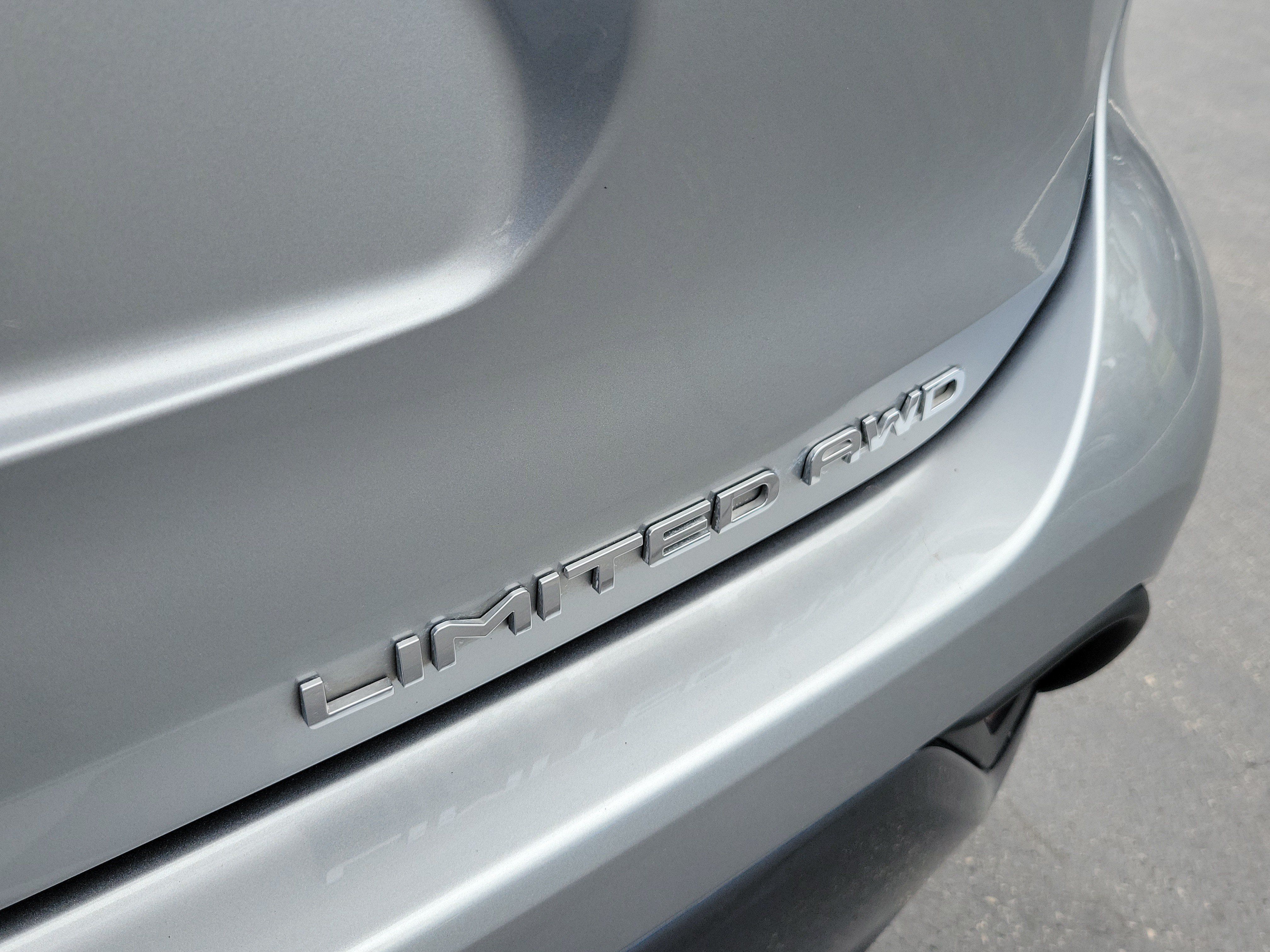 Used 2024 Toyota Highlander Limited AWD/4WD image 9