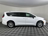 New 2025 Chrysler Pacifica Select image 4