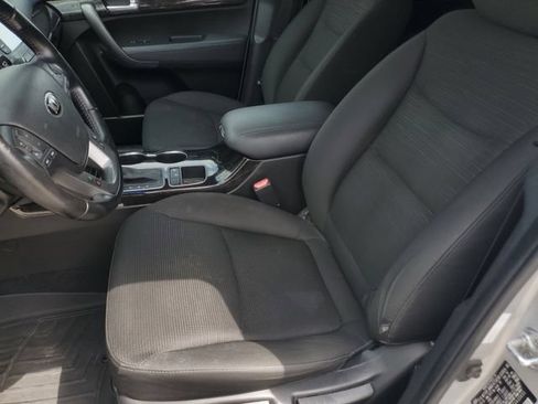 Used 2014 Kia Sorento LX FWD image 19