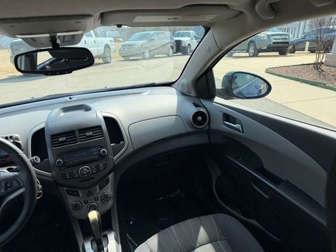 Used 2014 Chevrolet Sonic LT image 21