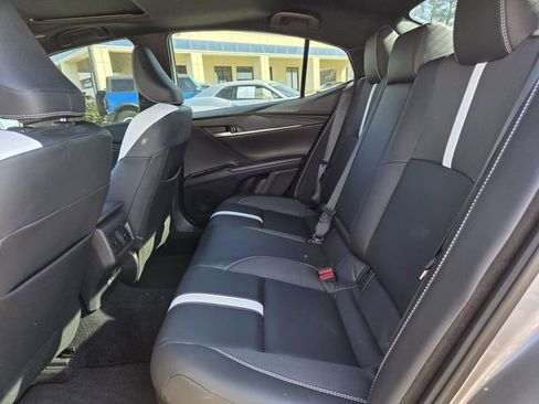 Used 2025 Toyota Camry SE w/ Convenience Package image 20