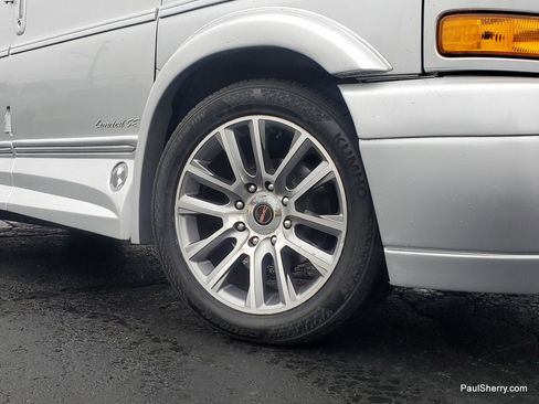 Used 2019 GMC Savana 2500 w/ Enhanced Convenience Package image 11