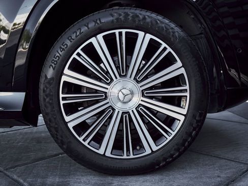 Used 2024 Mercedes-Benz Maybach GLS 600 4MATIC image 21