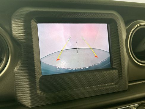 Used 2023 Jeep Wrangler Willys AWD/4WD image 13