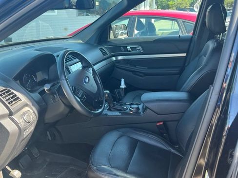 Used 2018 Ford Explorer XLT w/ Equipment Group 202A AWD/4WD image 3