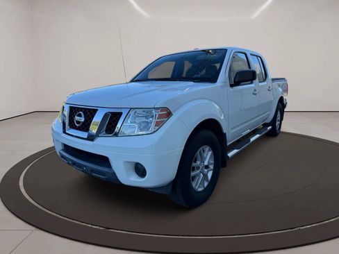Used 2016 Nissan Frontier SV image 3