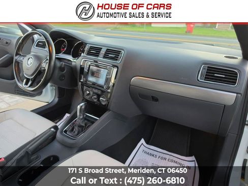 Used 2016 Volkswagen Jetta Sport FWD image 28