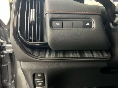 Used 2025 Nissan Armada PRO-4X AWD/4WD image 19