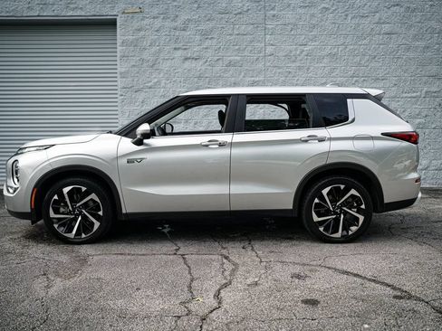 Used 2023 Mitsubishi Outlander LE AWD/4WD image 9