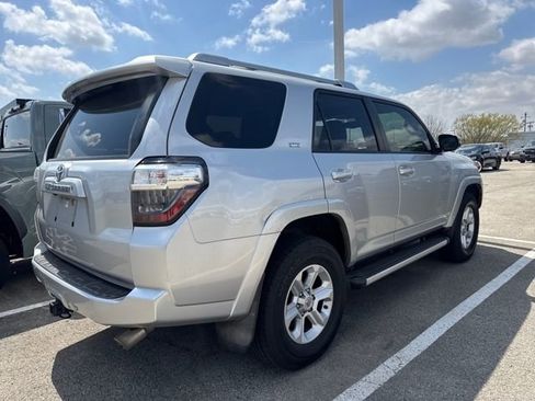 Used 2017 Toyota 4Runner SR5 Premium image 4