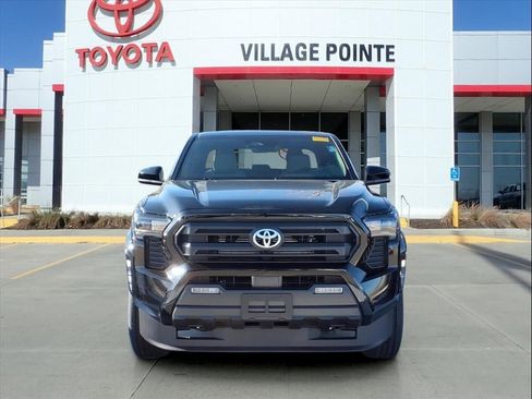 Used 2025 Toyota Tacoma SR5 image 2