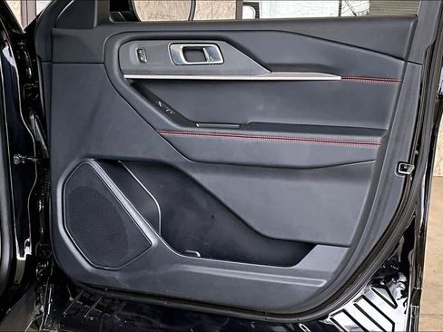 Used 2025 Ford Explorer ST-Line w/ ST-Line Street Pack image 21