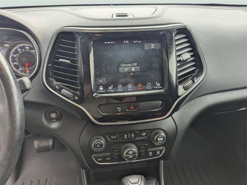 Used 2020 Jeep Cherokee Limited image 21