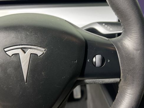 Used 2022 Tesla Model Y Long Range AWD/4WD image 18