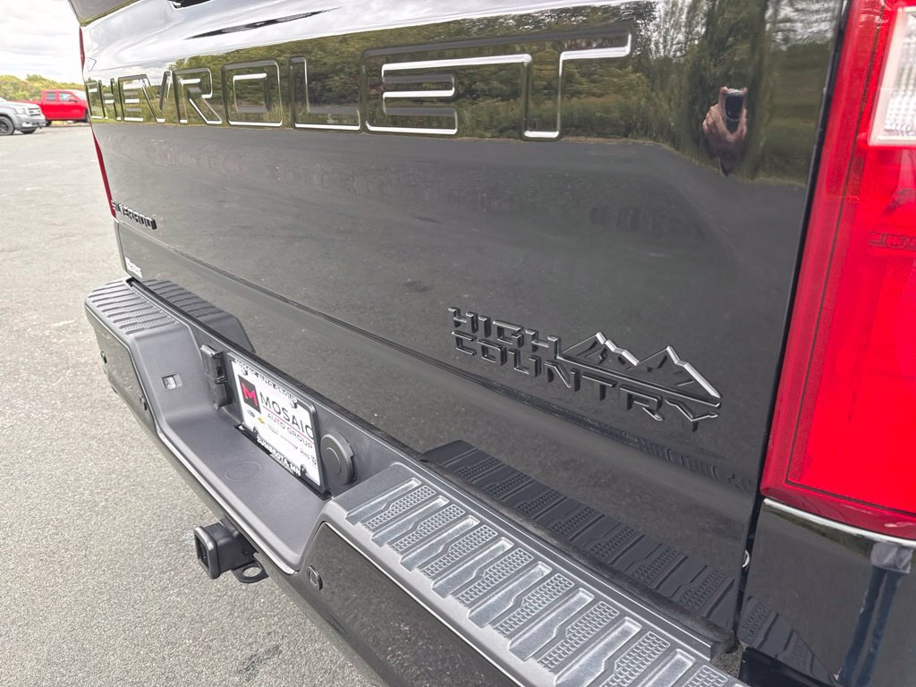 Used 2026 Chevrolet Silverado 1500 High Country w/ Midnight Edition AWD/4WD image 19