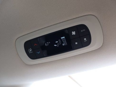 Used 2018 Chrysler Pacifica Touring-L Plus FWD image 47