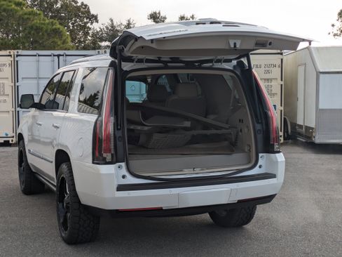 Used 2020 Cadillac Escalade Premium Luxury image 13