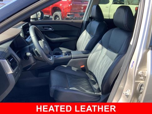 Used 2023 Nissan Rogue Platinum image 5