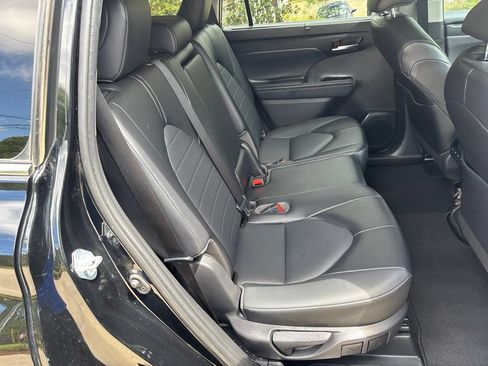 Used 2022 Toyota Highlander XLE FWD image 41