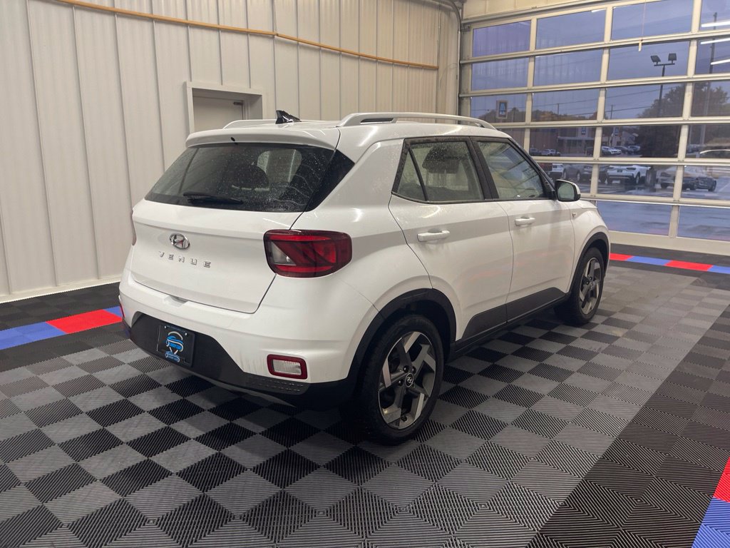 Used 2022 Hyundai Venue SEL w/ Cargo Package FWD image 4