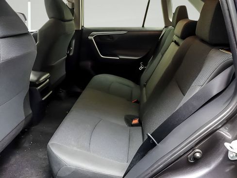 Used 2021 Toyota RAV4 LE AWD/4WD image 10