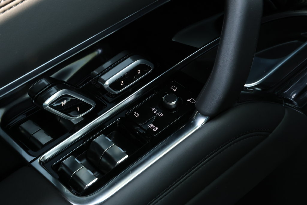 New 2026 Land Rover Range Rover SE AWD/4WD image 16