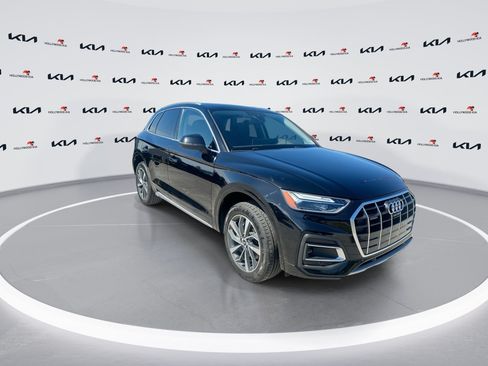 Used 2021 Audi Q5 2.0T Premium Plus w/ Premium Plus Package AWD/4WD image 2
