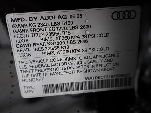 Used 2025 Audi Q3 2.0T Premium w/ Convenience Package image 3