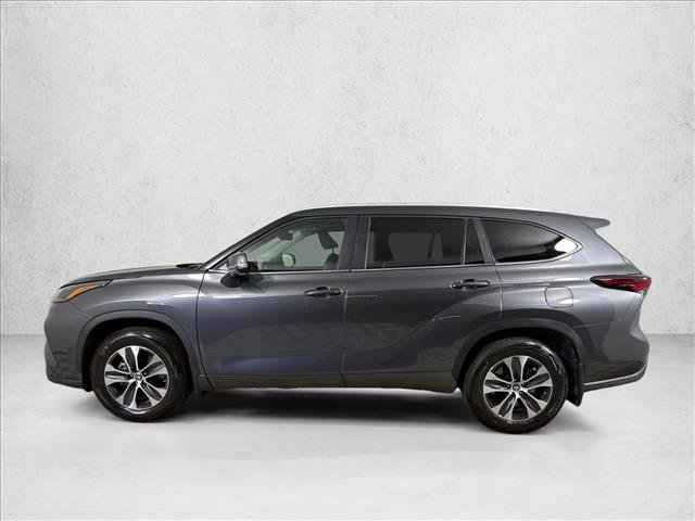 Used 2025 Toyota Highlander XLE AWD/4WD image 7