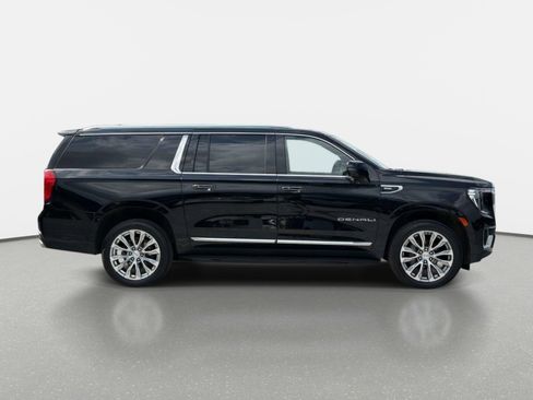 Used 2023 GMC Yukon XL Denali AWD/4WD image 2
