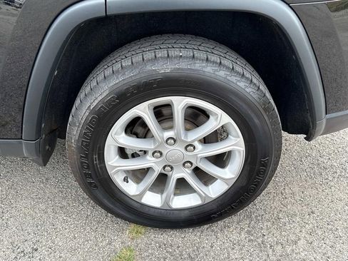 Used 2022 Jeep Grand Cherokee Laredo E image 22