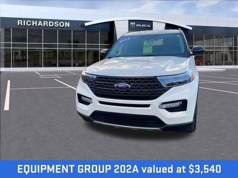 Used 2022 Ford Explorer XLT w/ Equipment Group 202A image 2