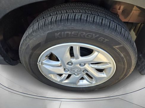 Used 2025 Hyundai Venue SE image 9