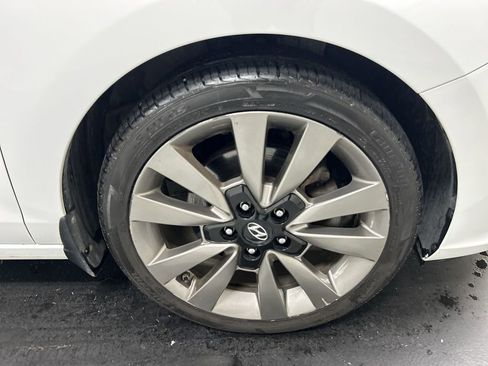 Used 2018 Hyundai Elantra GT Sport FWD image 8