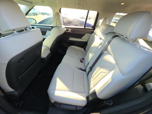 Used 2025 Hyundai Santa Fe SEL FWD image 7