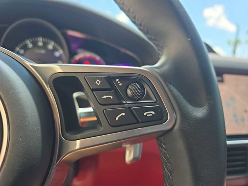 Used 2022 Porsche Cayenne AWD/4WD image 21