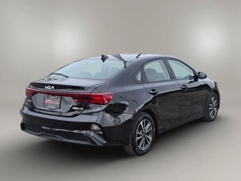 Used 2023 Kia Forte LXS w/ LXS Technology Package image 5