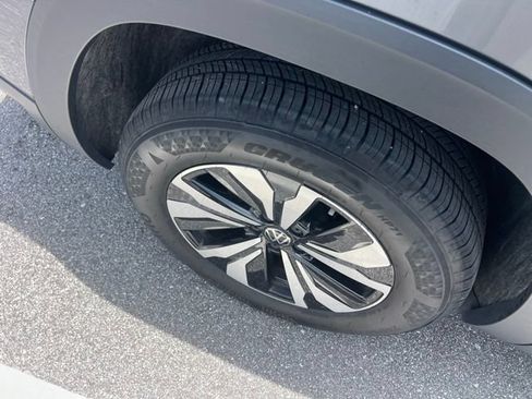 Used 2024 Volkswagen Atlas SE AWD/4WD image 15