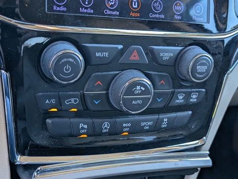 Used 2019 Jeep Grand Cherokee Limited image 16