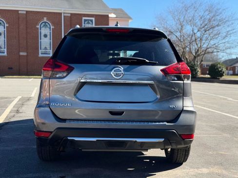 Used 2017 Nissan Rogue SV FWD image 5
